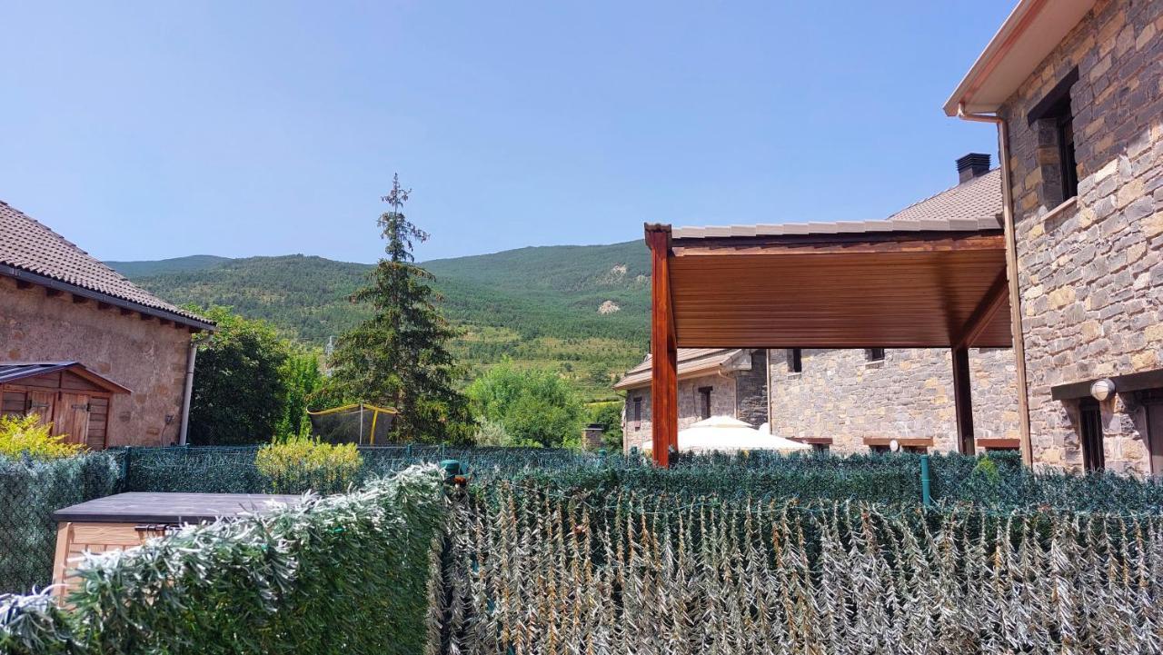 Apartamentos Castiello De Jaca 3000 Екстериор снимка